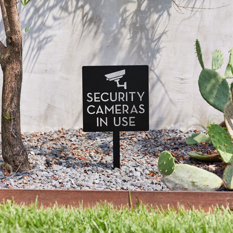 Tablica ostrzegawcza z kamerą  – Home Security Number recenzja i cena